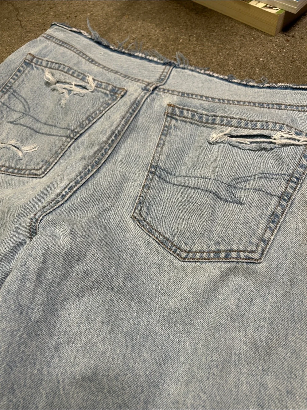 American Eagle Light Blue Womens Denim Jeans - Distressed Casual Relaxed Fit
